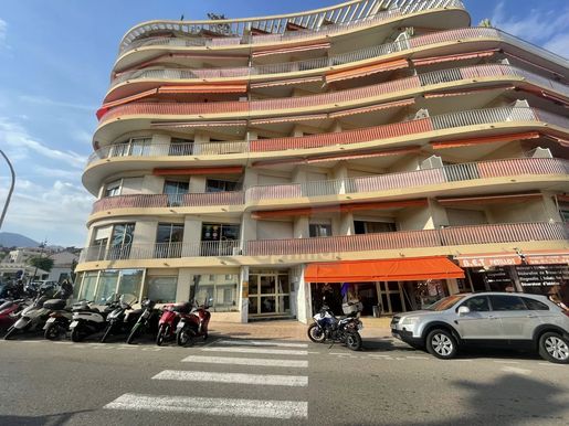 Appartement 8 pièces 130 m² · à Menton · 130 m² · 555 000 €