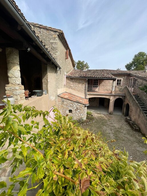Maison 10 pièces 411 m² · à Canaules-et-Argentières · 411 m² · 728 000 €