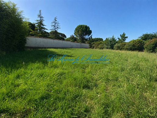 Terrain 962 m² · à Vic-le-Fesq · 962 m² · 118 000 €