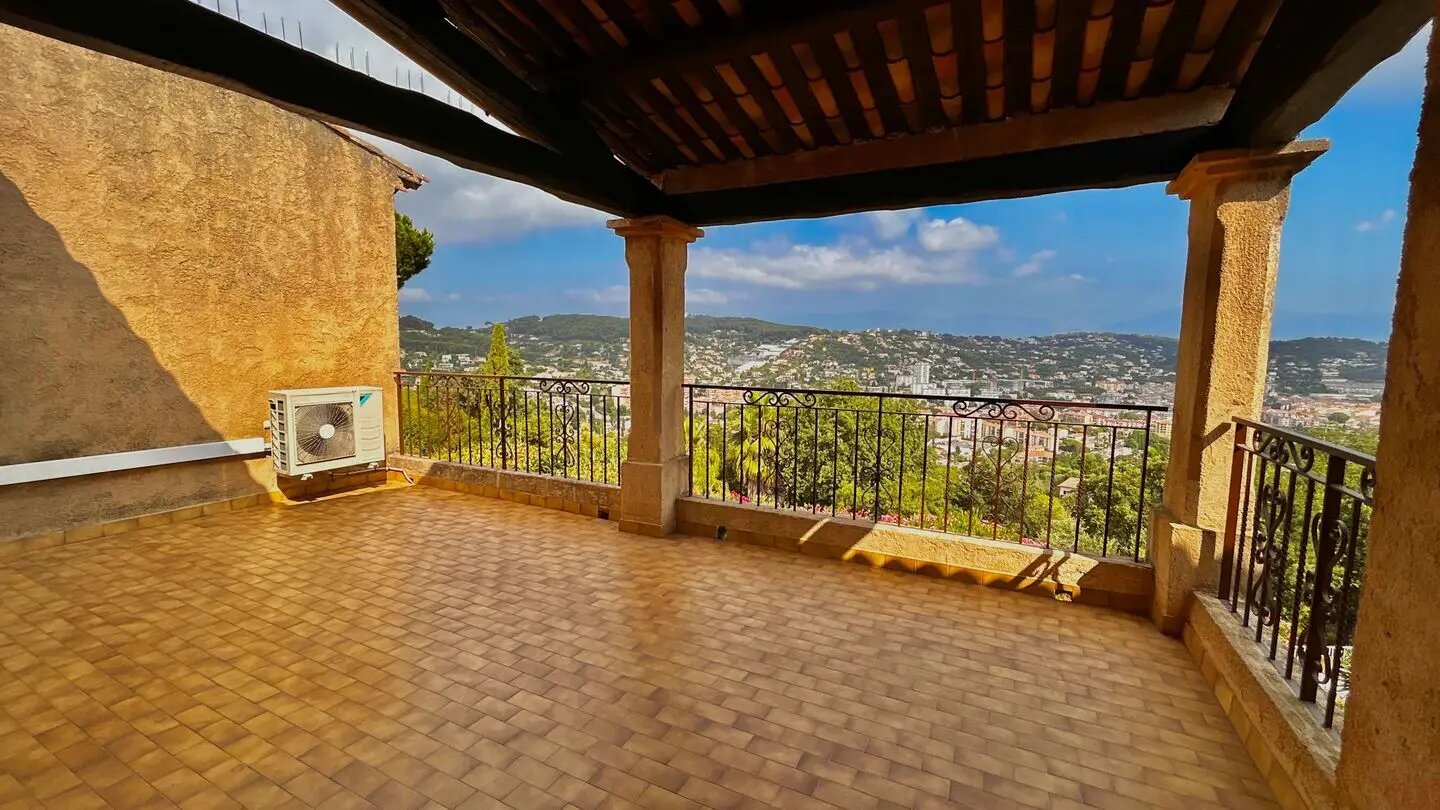 Appartement à louer, 140m², Vallauris