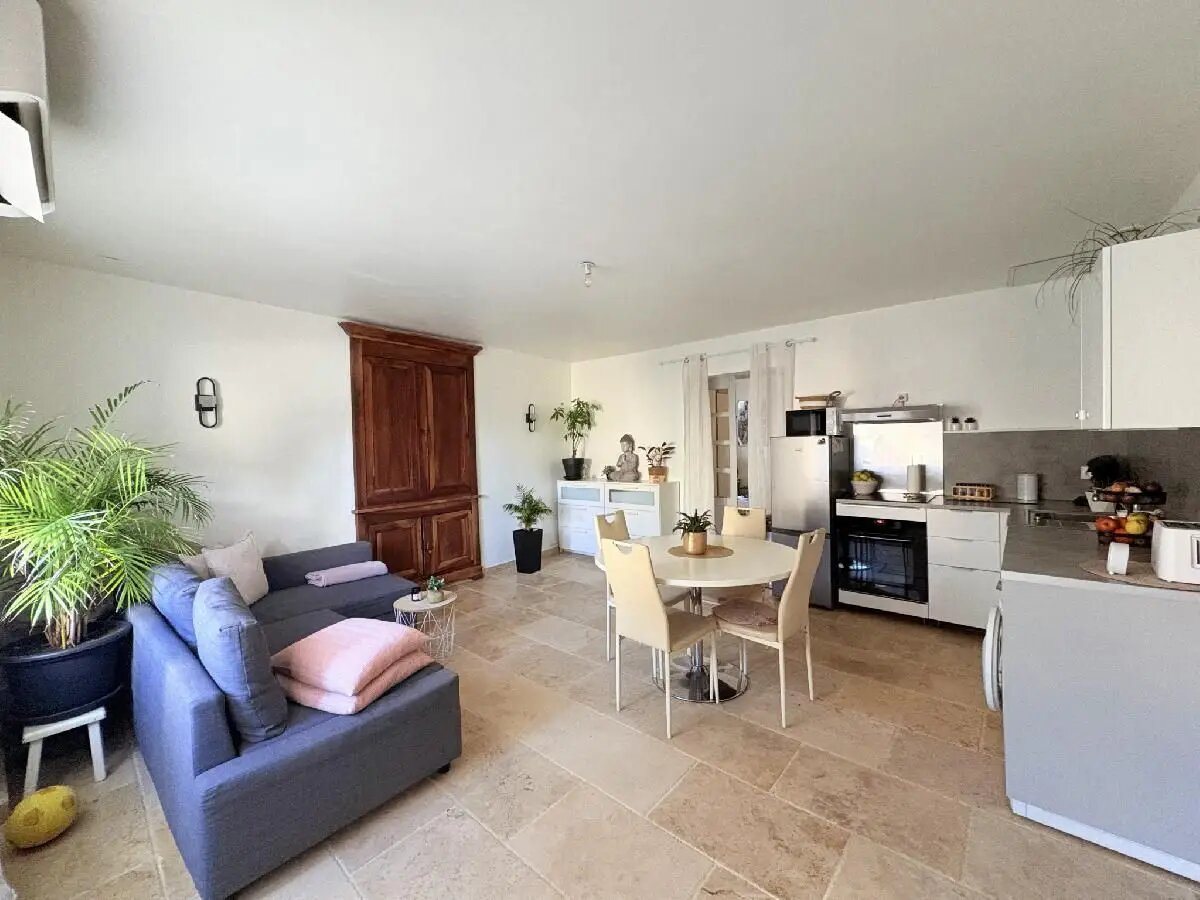 Appartement à louer, 46m², Vic-le-Fesq