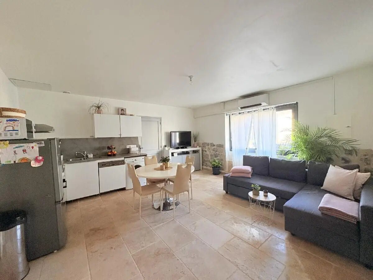 Appartement à louer, 46m², Vic-le-Fesq