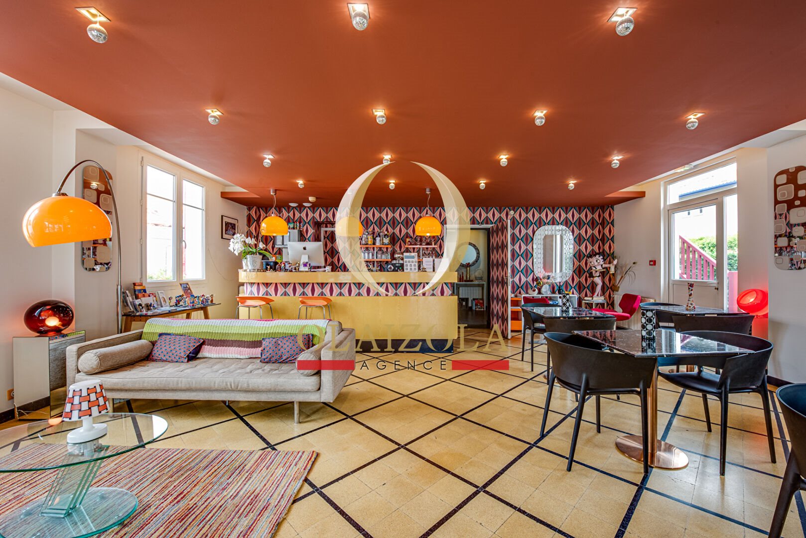 Куќа, 350 m², плац 3054 m²