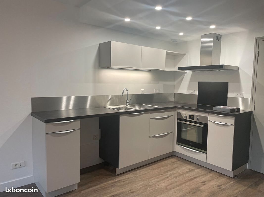 Appartement à louer, 43m², Saintes