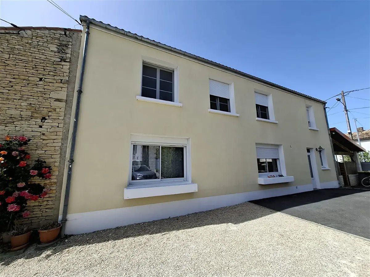 Maison à vendre, 187m², Saint-Hilaire-la-Palud