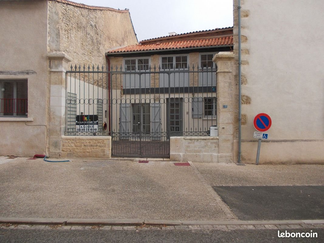 Maison à louer, 114m², Pamproux