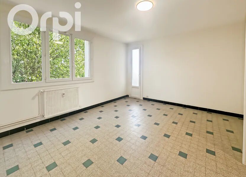 Appartement à louer, 61m², Aubenas