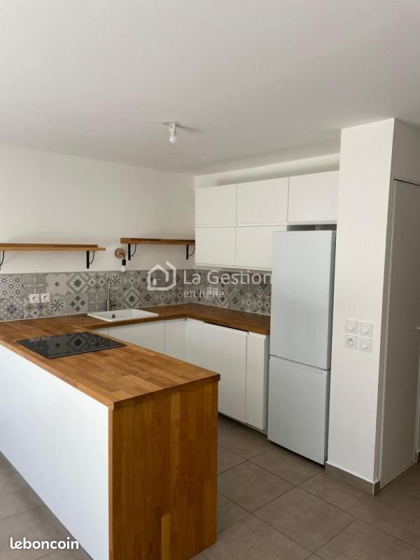 Maison à louer, 91m², Mèze