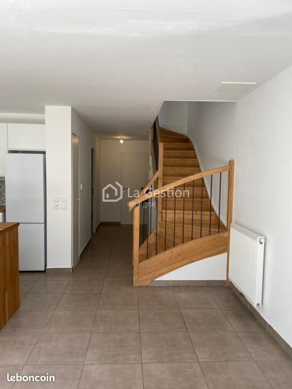 Maison à louer, 91m², Mèze