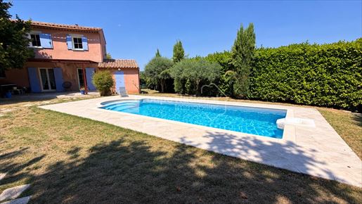 Maison 5 pièces 102 m² · à Saint-Julien-de-Peyrolas · 102 m² · 288 000 €