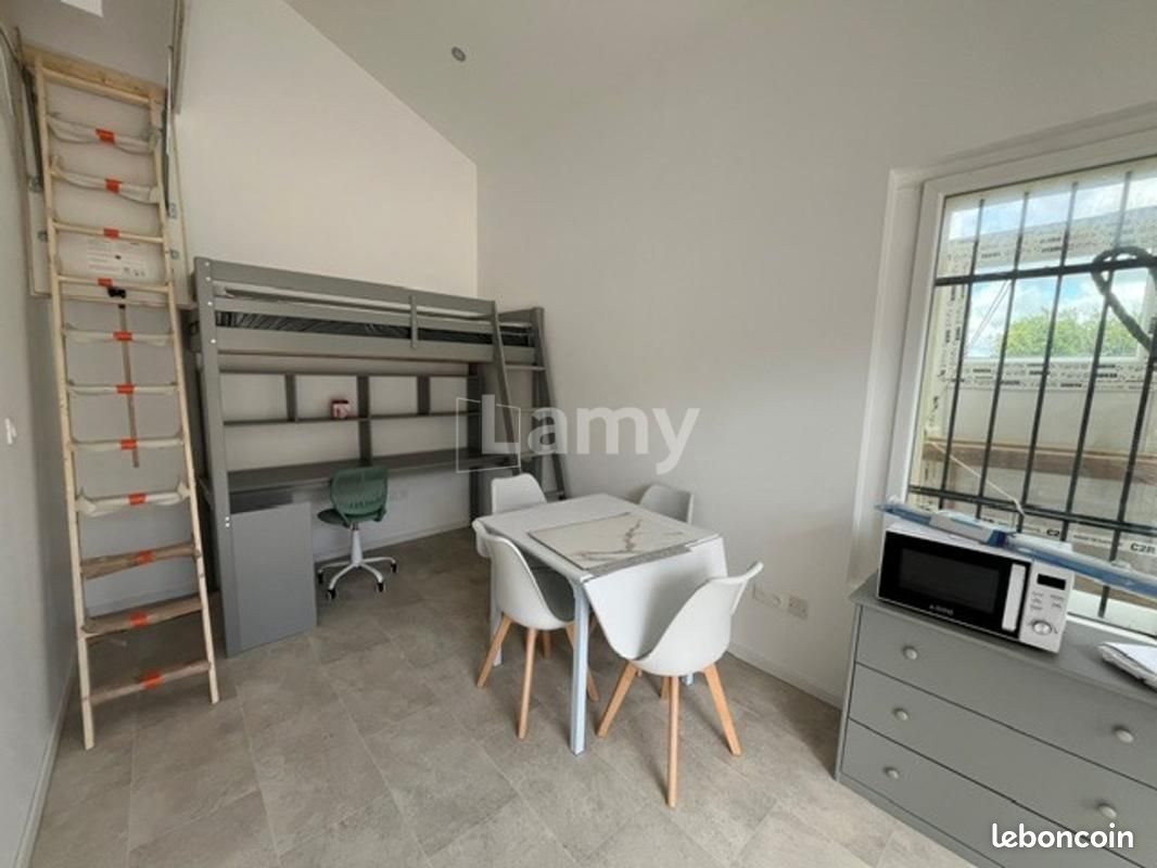 Appartement à louer, 17m², Simiane-Collongue