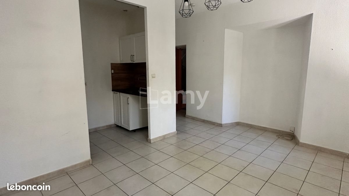 Appartement à louer, 32m², Trets