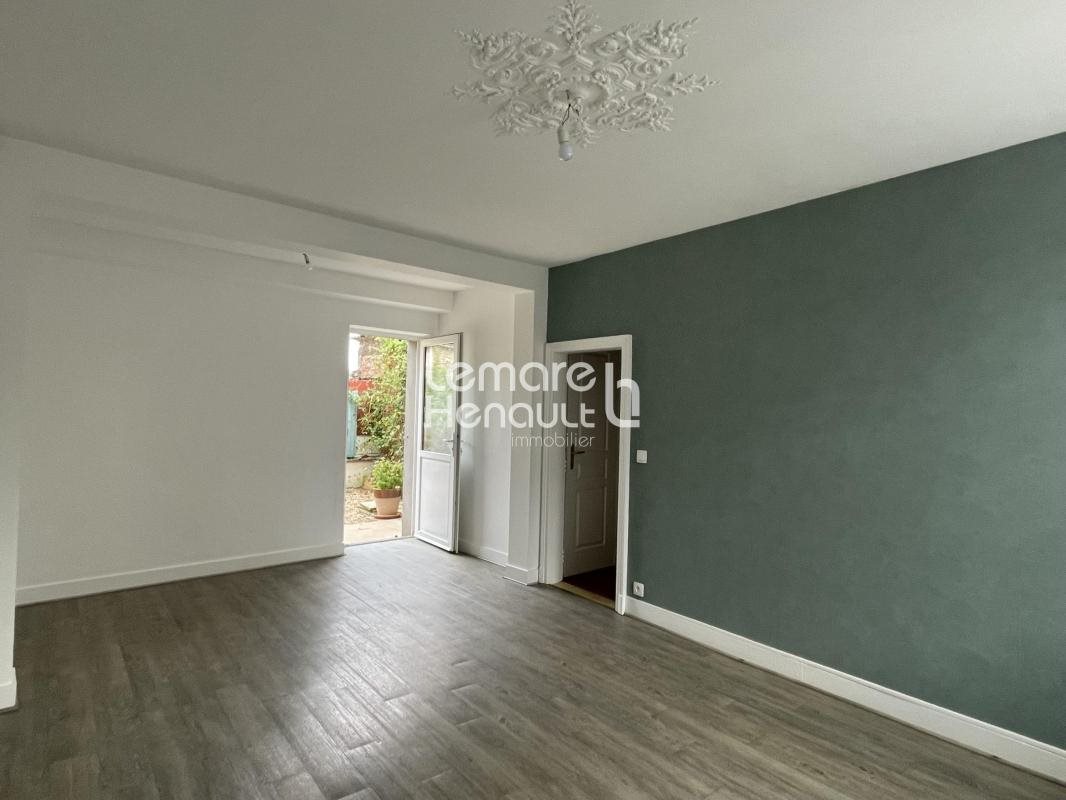 Maison à louer, 99m², Bû