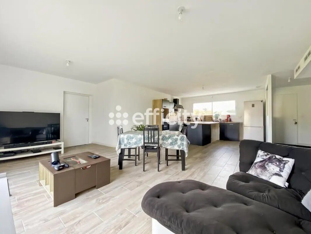 Maison à vendre, 97m², Bussac-Forêt