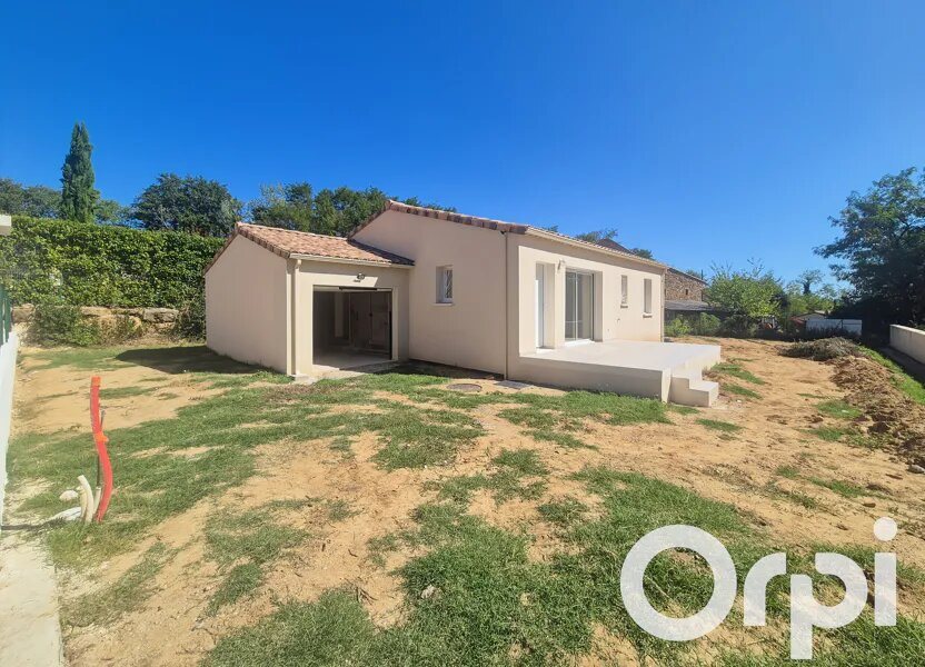 Maison à louer, 82m², Saint-Julien-de-Peyrolas