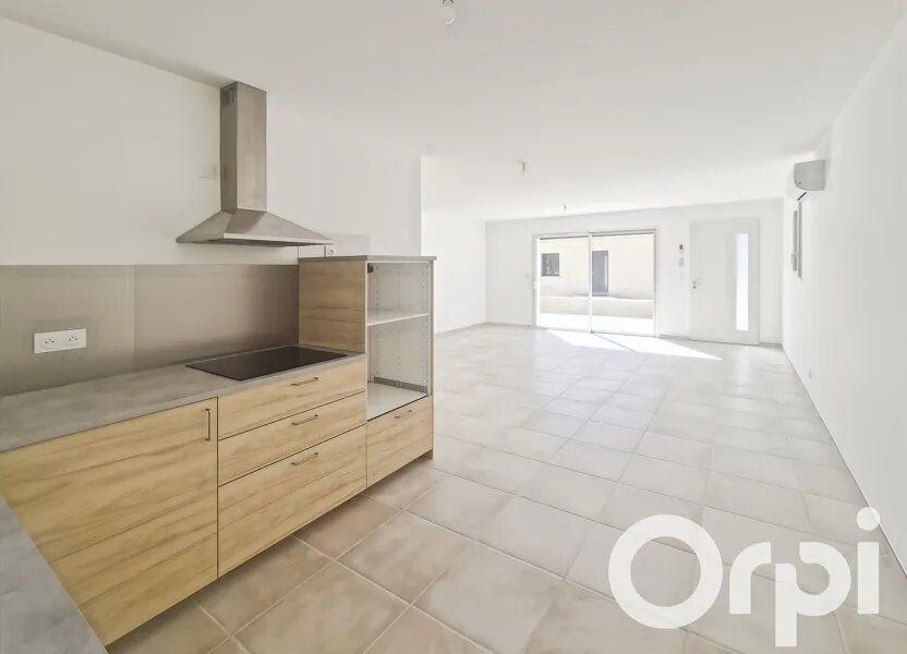 Maison à louer, 82m², Saint-Julien-de-Peyrolas