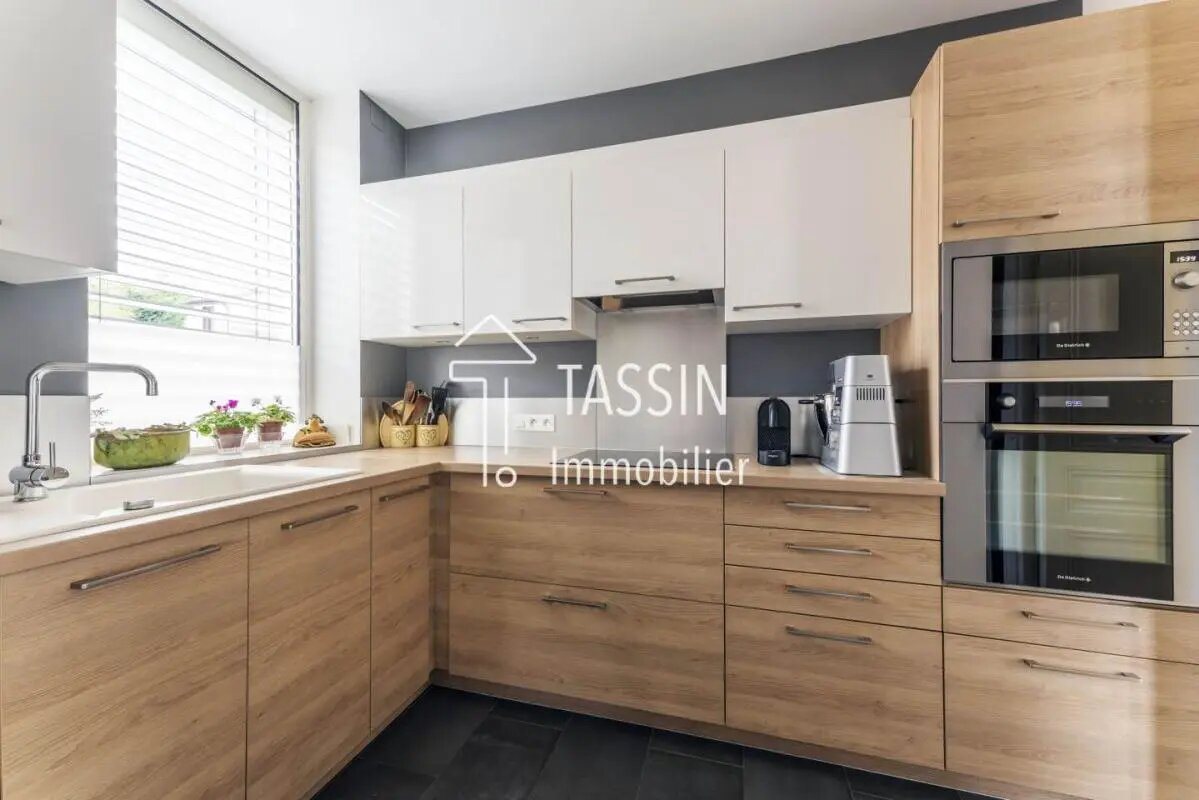 Maison à vendre, 215m², Saint-Genis-les-Ollières