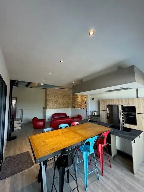Maison à louer, 300m², Pechbonnieu