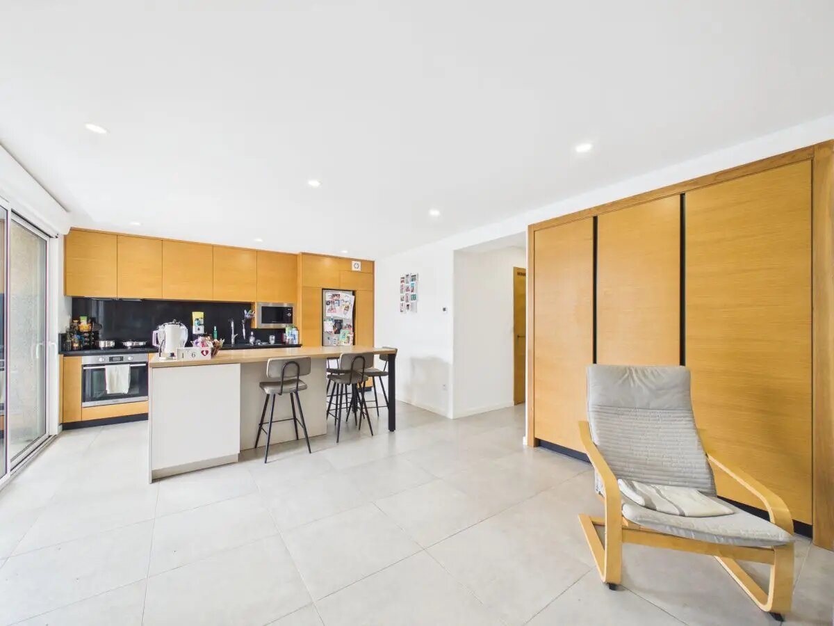 Appartement à louer, 83m², Porte-de-Savoie