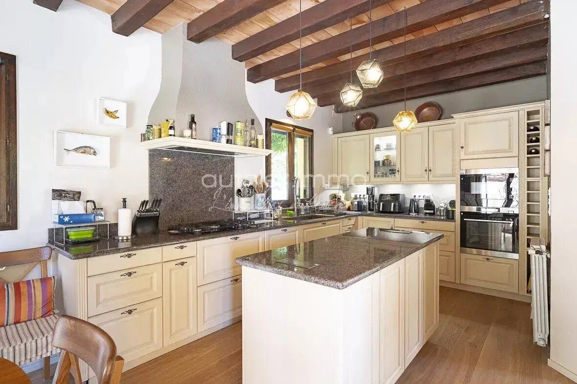 Maison à vendre, 216m², Le Rouret