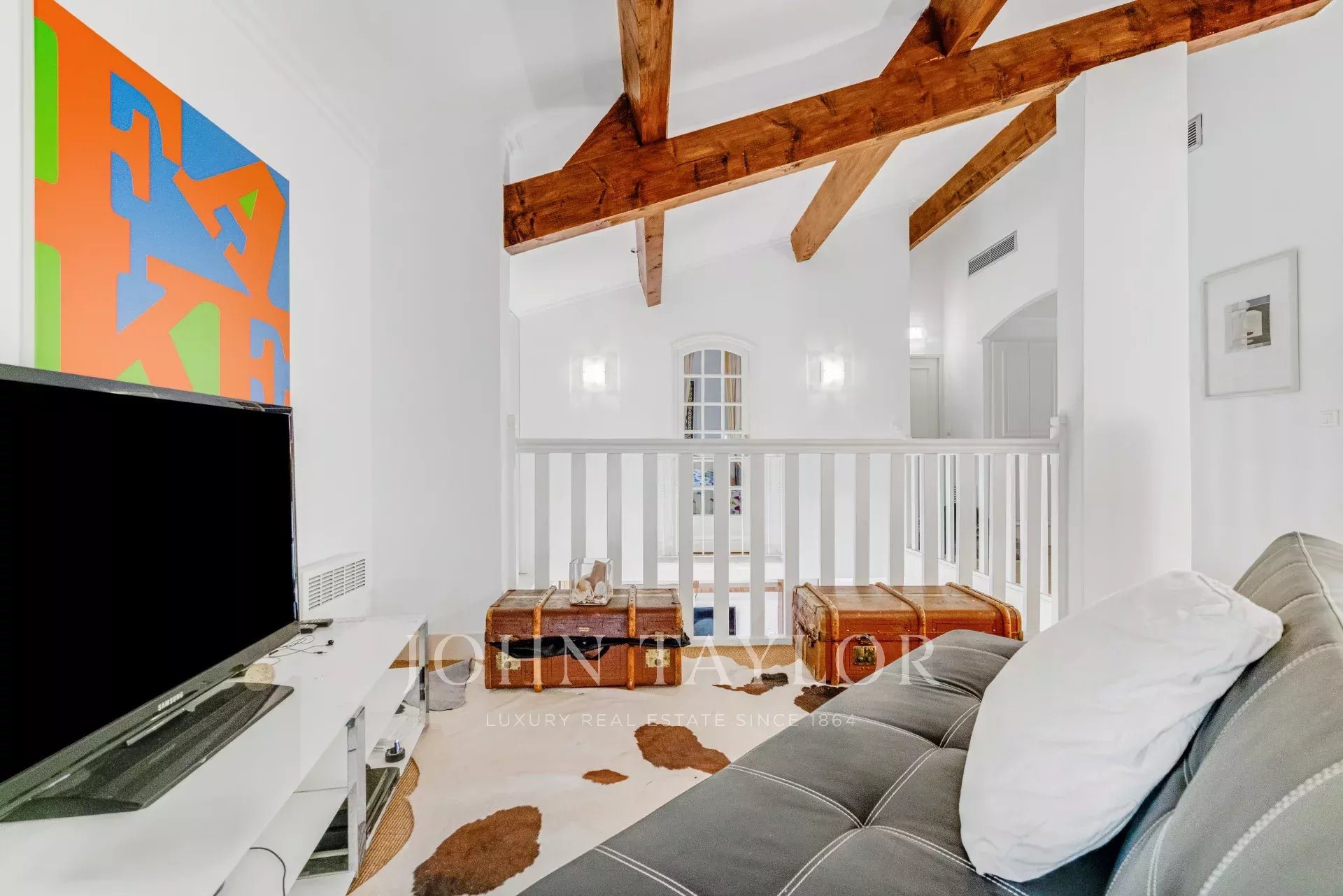 Charming duplex apartment in the heart of Saint Tropez village - Mehr