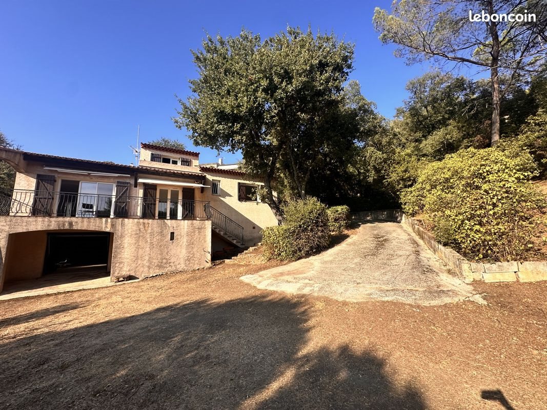 Maison à louer, 102m², Pierrefeu-du-Var