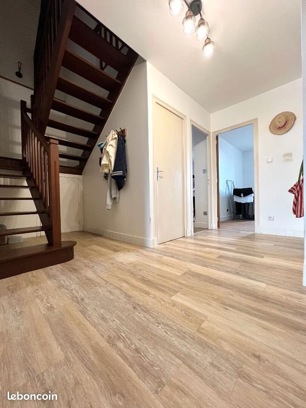 Appartement à louer, 106m², Arpajon-sur-Cère