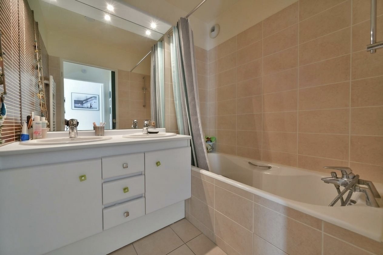 Appartement à louer, 90m², Suresnes