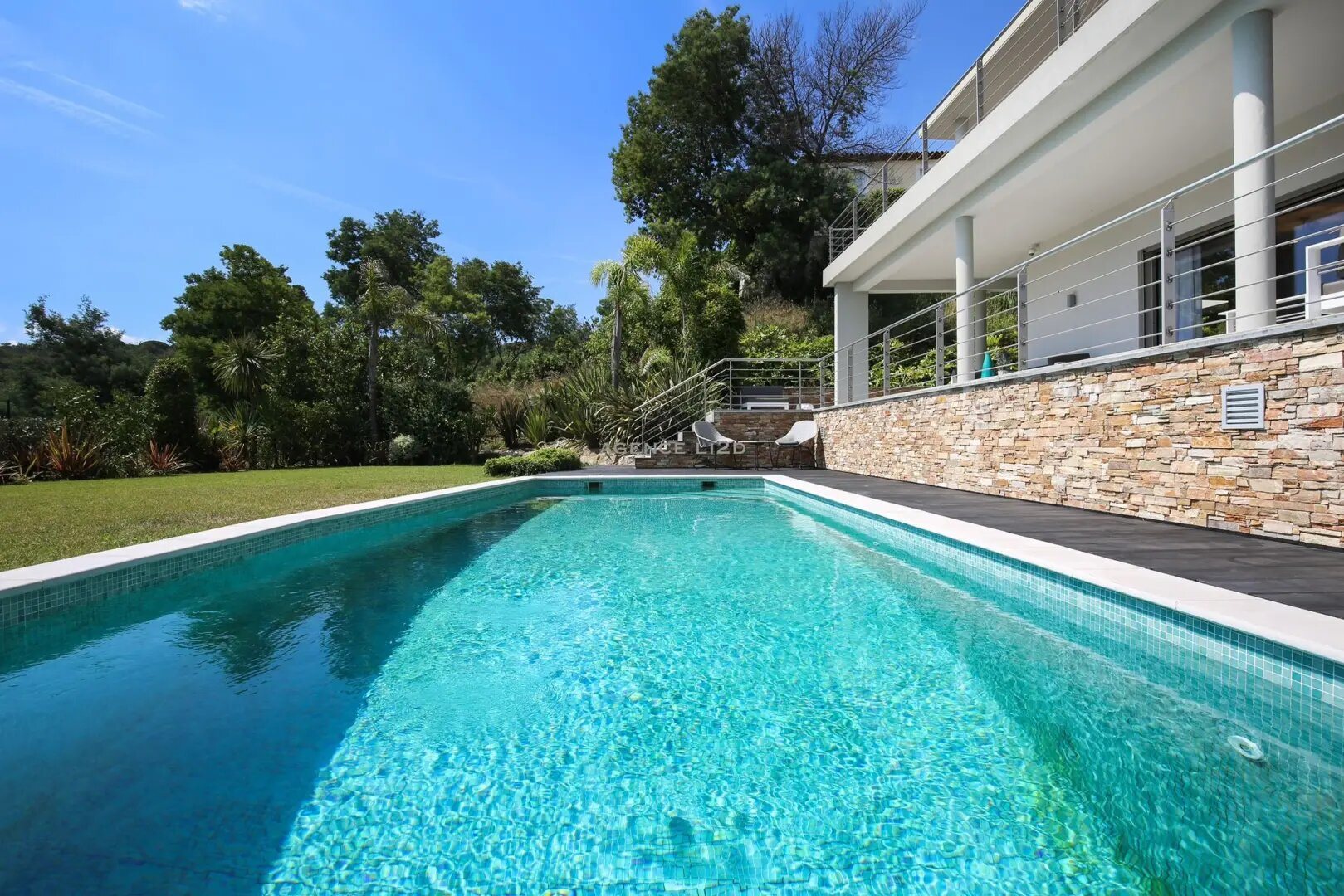 Maison à louer, 300m², Cannes-la-Bocca
