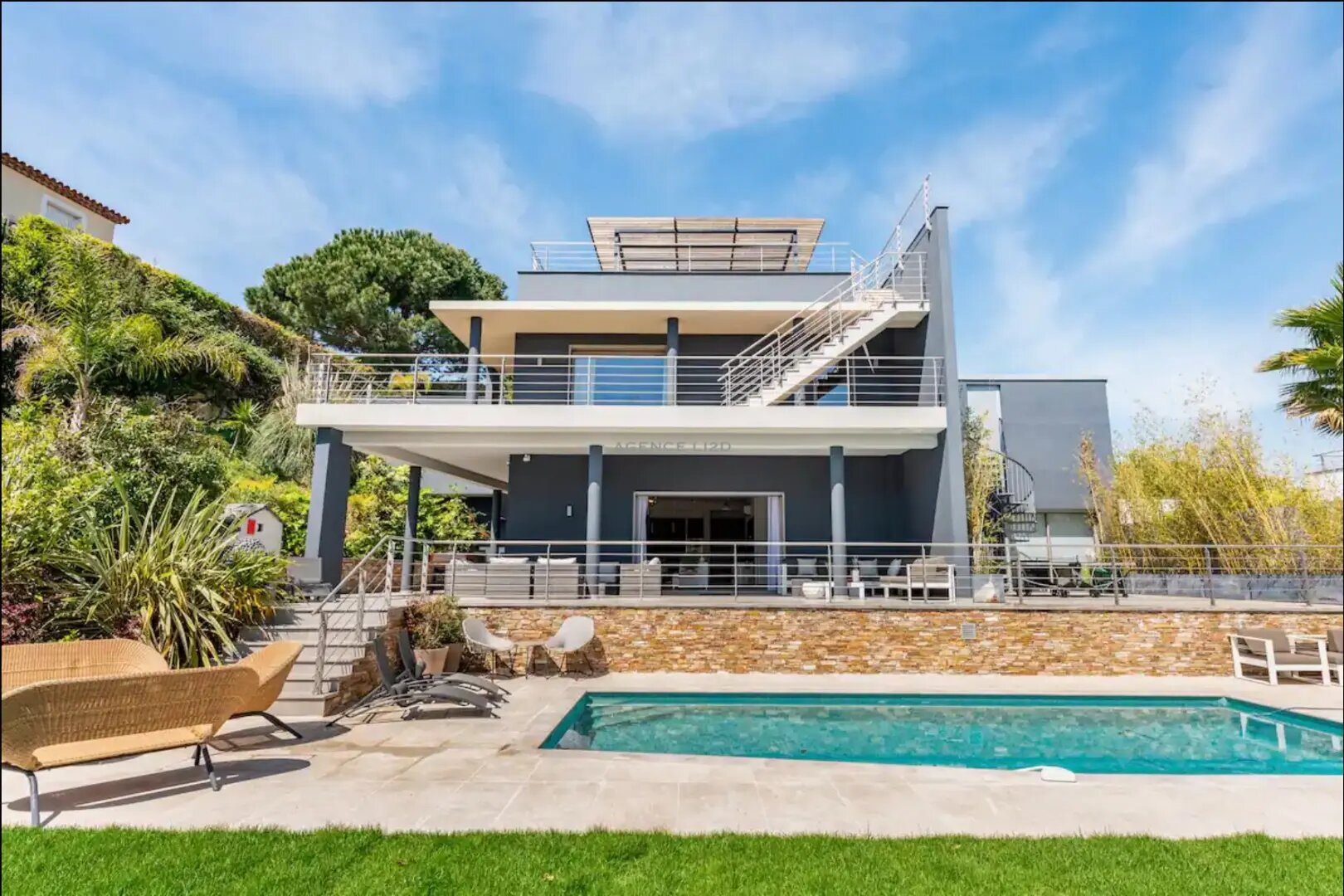 Maison à louer, 300m², Cannes-la-Bocca