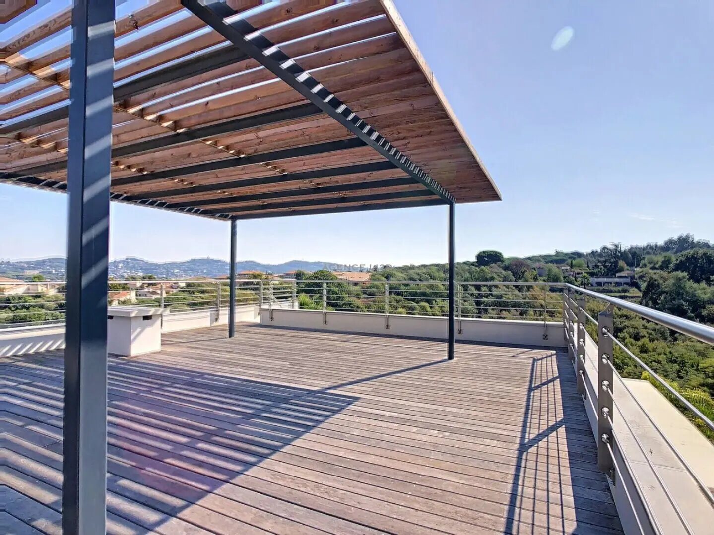 Maison à louer, 300m², Cannes-la-Bocca