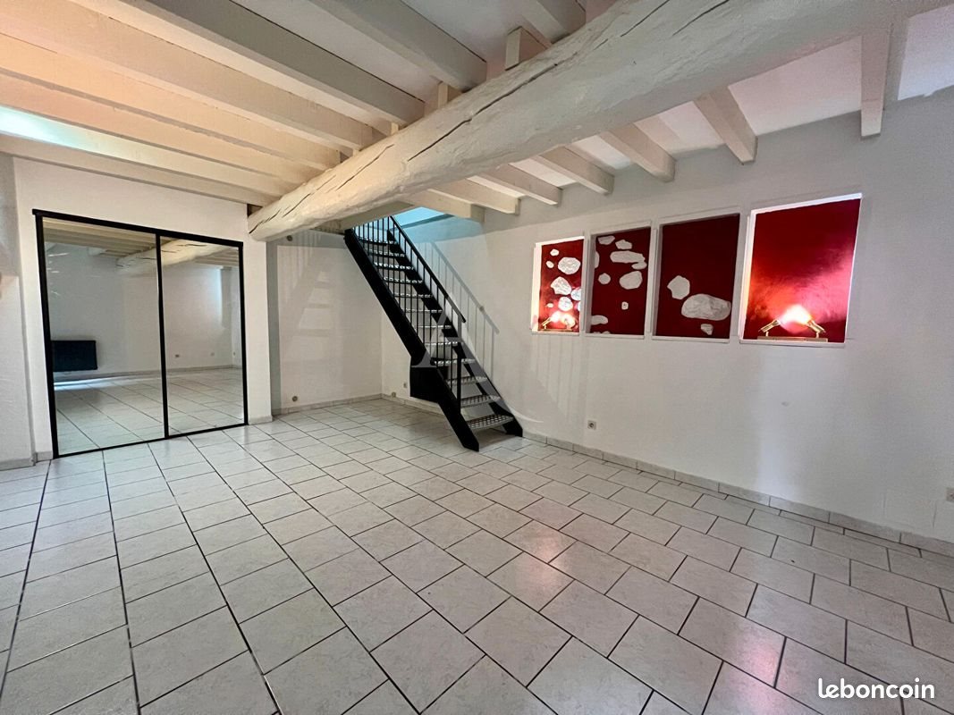 Maison à louer, 55m², Verzeille