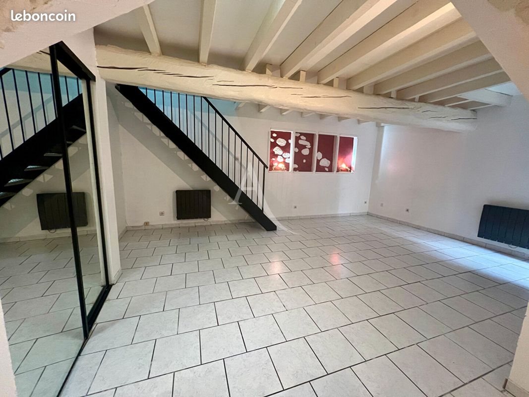 Maison à louer, 55m², Verzeille