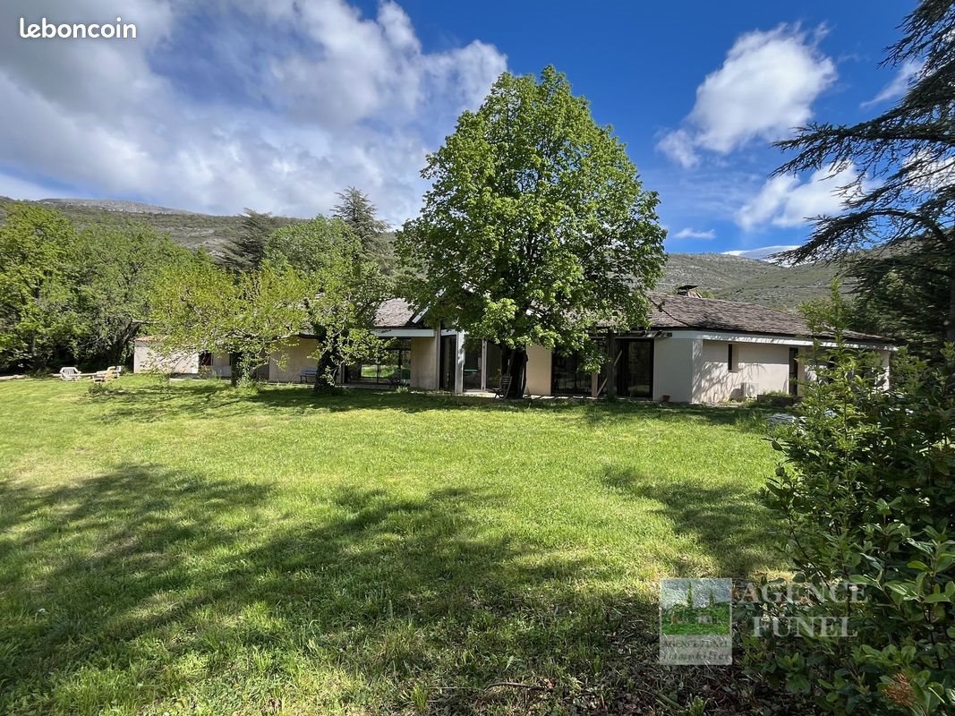 Maison à vendre, 430m², Saint-Vallier-de-Thiey