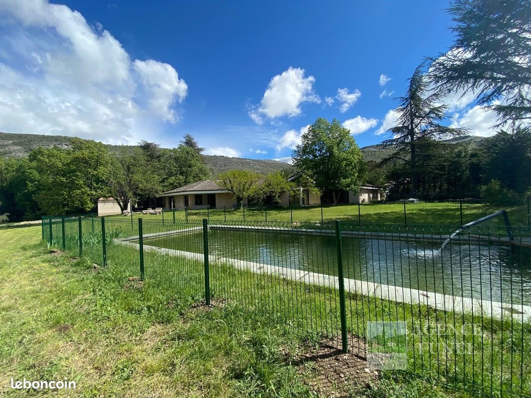 Maison à vendre, 430m², Saint-Vallier-de-Thiey