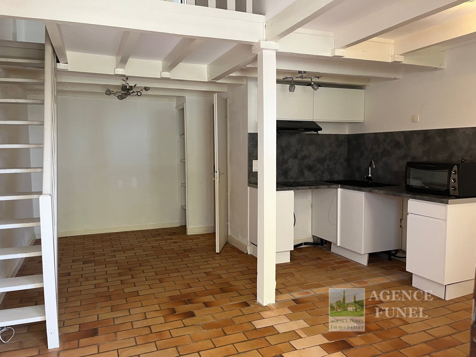 Maison à louer, 35m², Saint-Vallier-de-Thiey