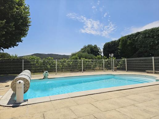 Maison 8 pièces 150 m² · à La Roque-d'Anthéron · 150 m² · 545 000 €