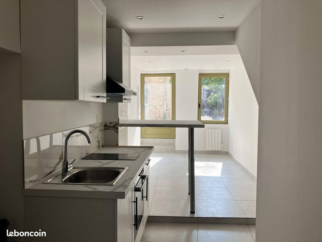 Appartement à louer, 28m², La Roque-d'Anthéron