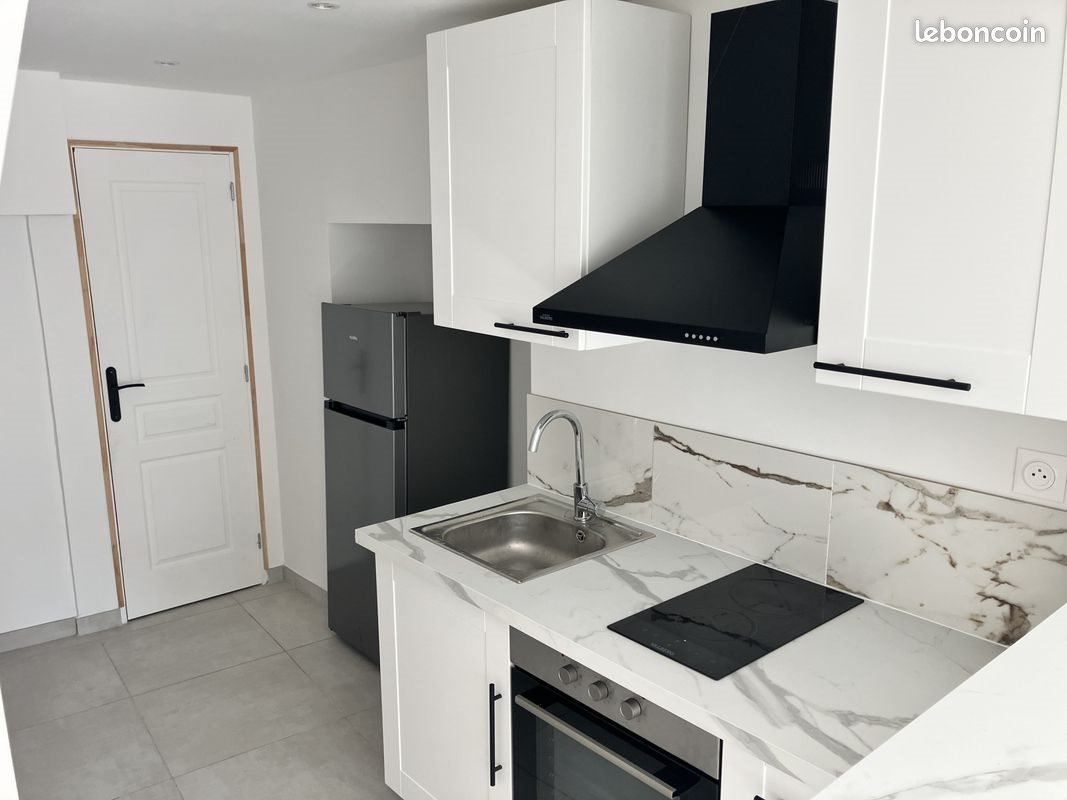 Appartement à louer, 28m², La Roque-d'Anthéron