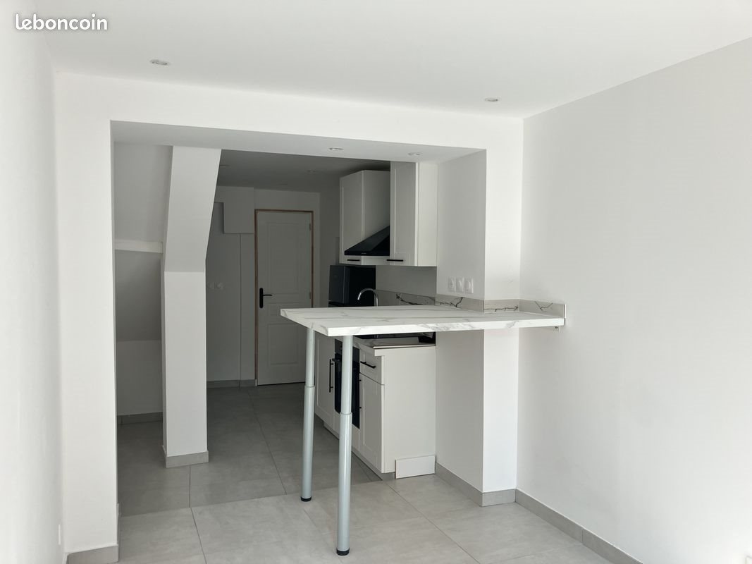Appartement à louer, 28m², La Roque-d'Anthéron