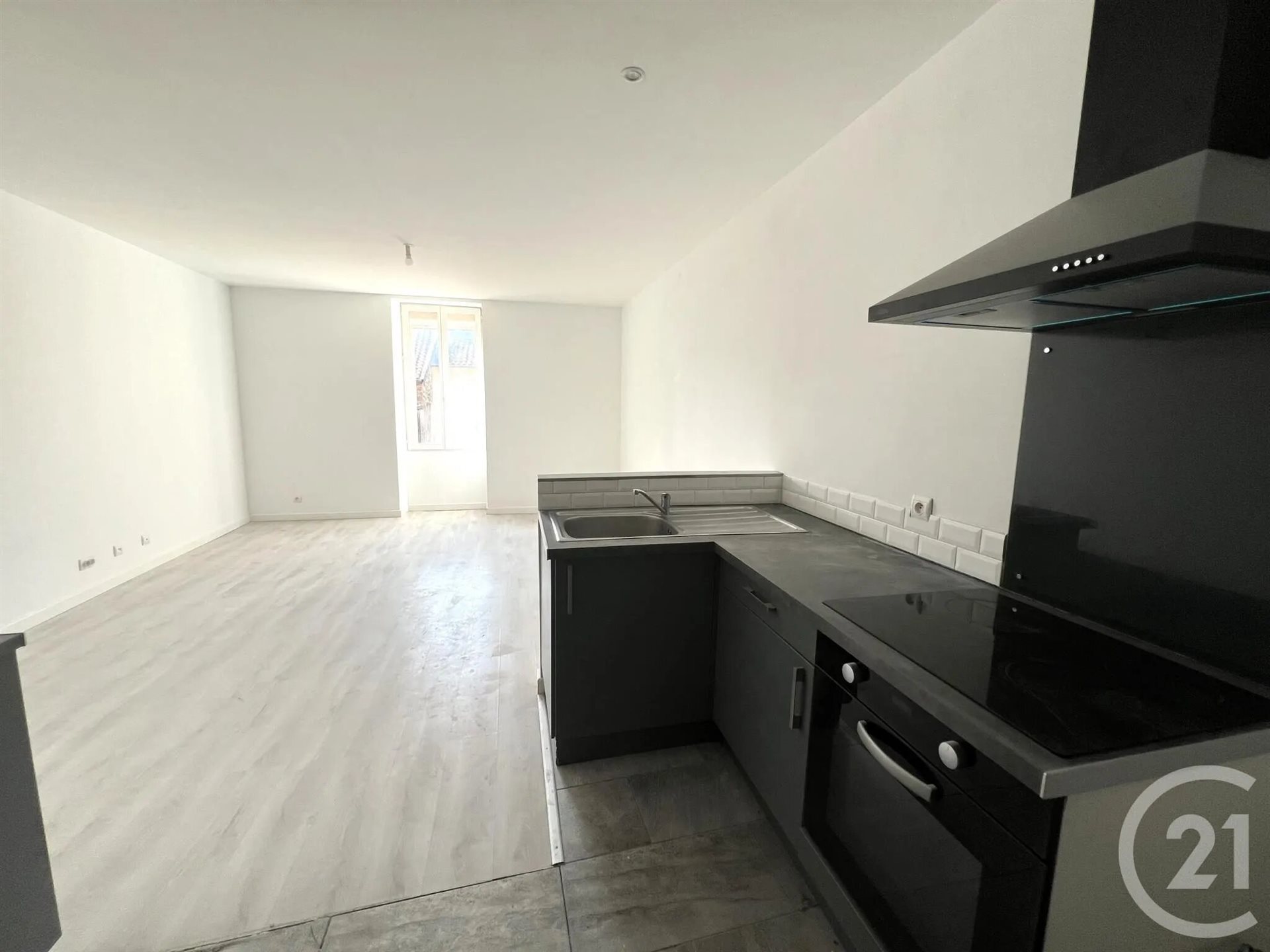 Appartement à louer, 95m², Arthès