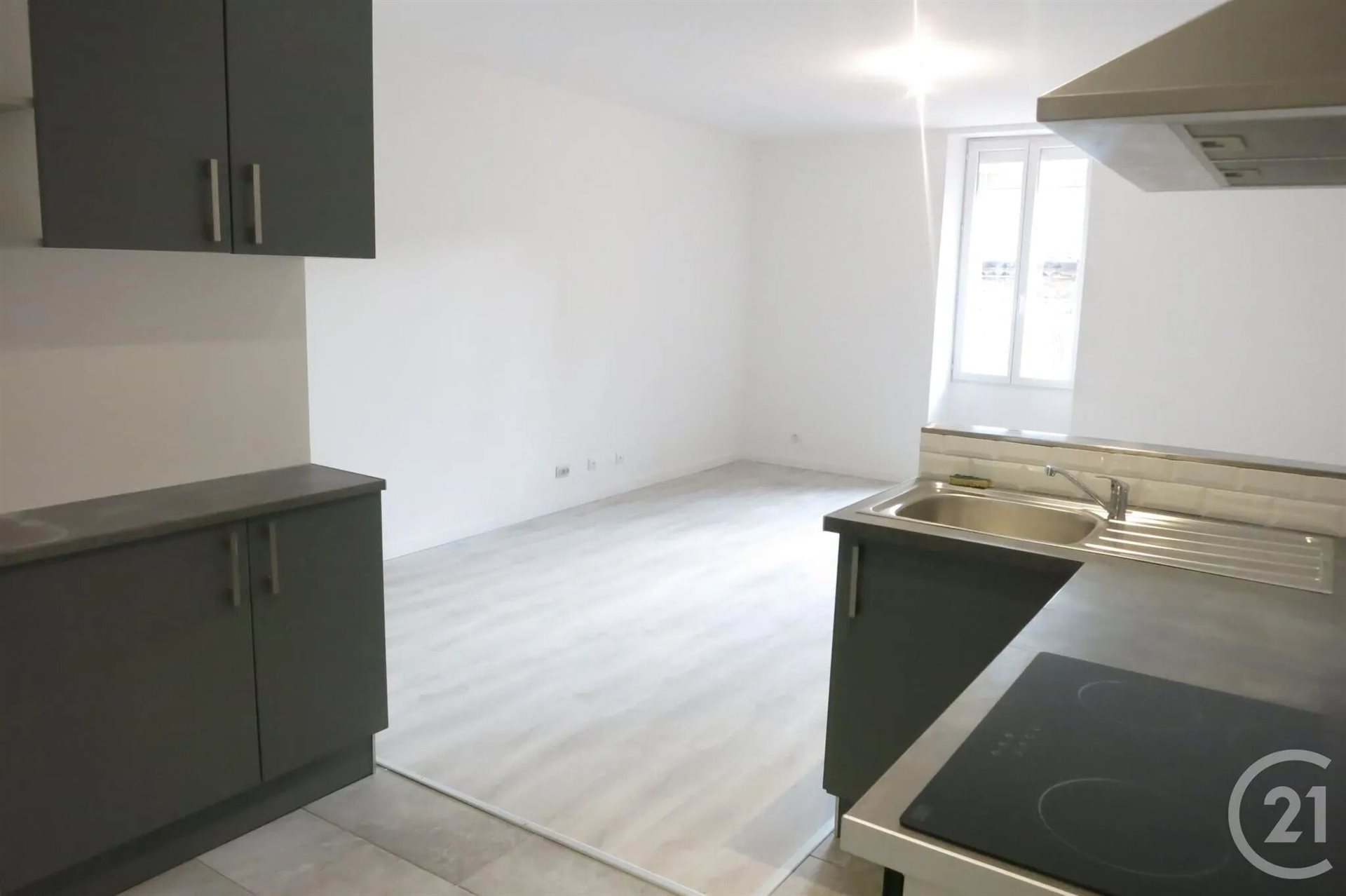 Appartement à louer, 95m², Arthès
