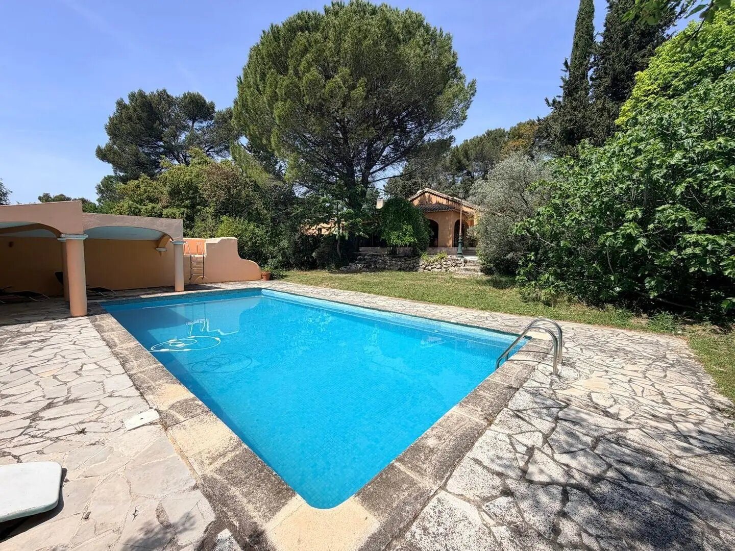 Maison à vendre, 240m², Saint-Marc-Jaumegarde