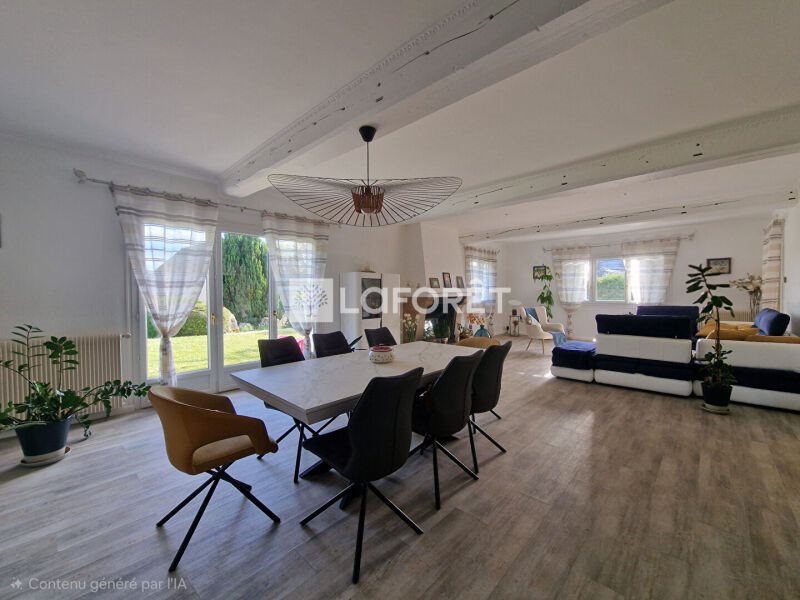 Maison à vendre, 323m², Ville-Saint-Jacques