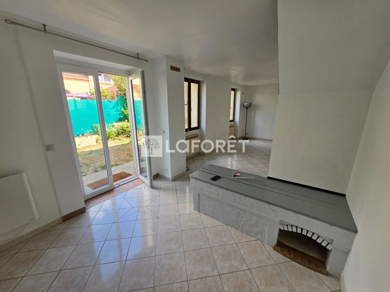 Maison à louer, 4m², Montereau-Fault-Yonne