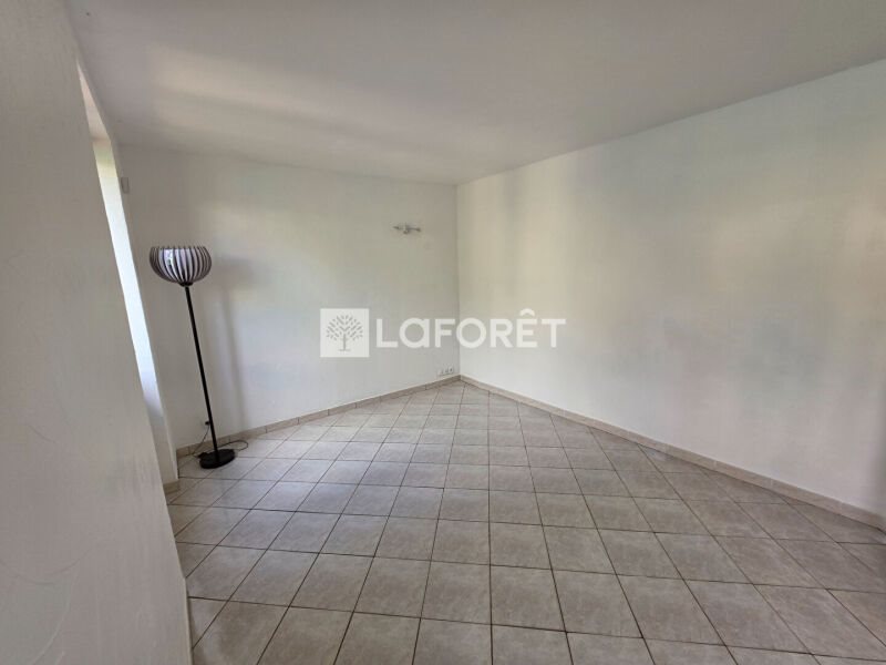 Maison à louer, 4m², Montereau-Fault-Yonne