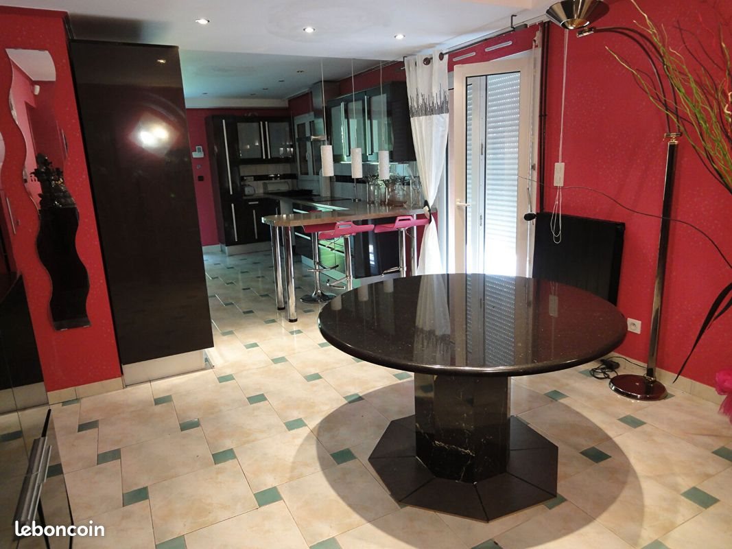 Maison à vendre, 192m², Gex