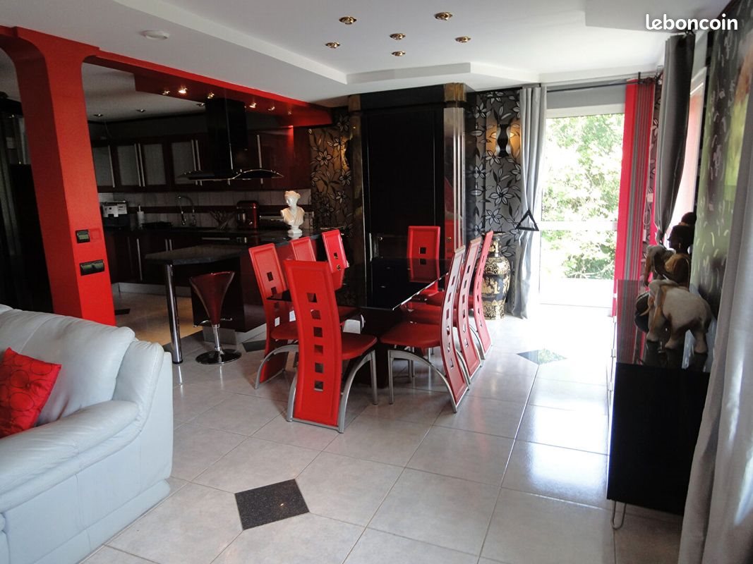Maison à vendre, 192m², Gex
