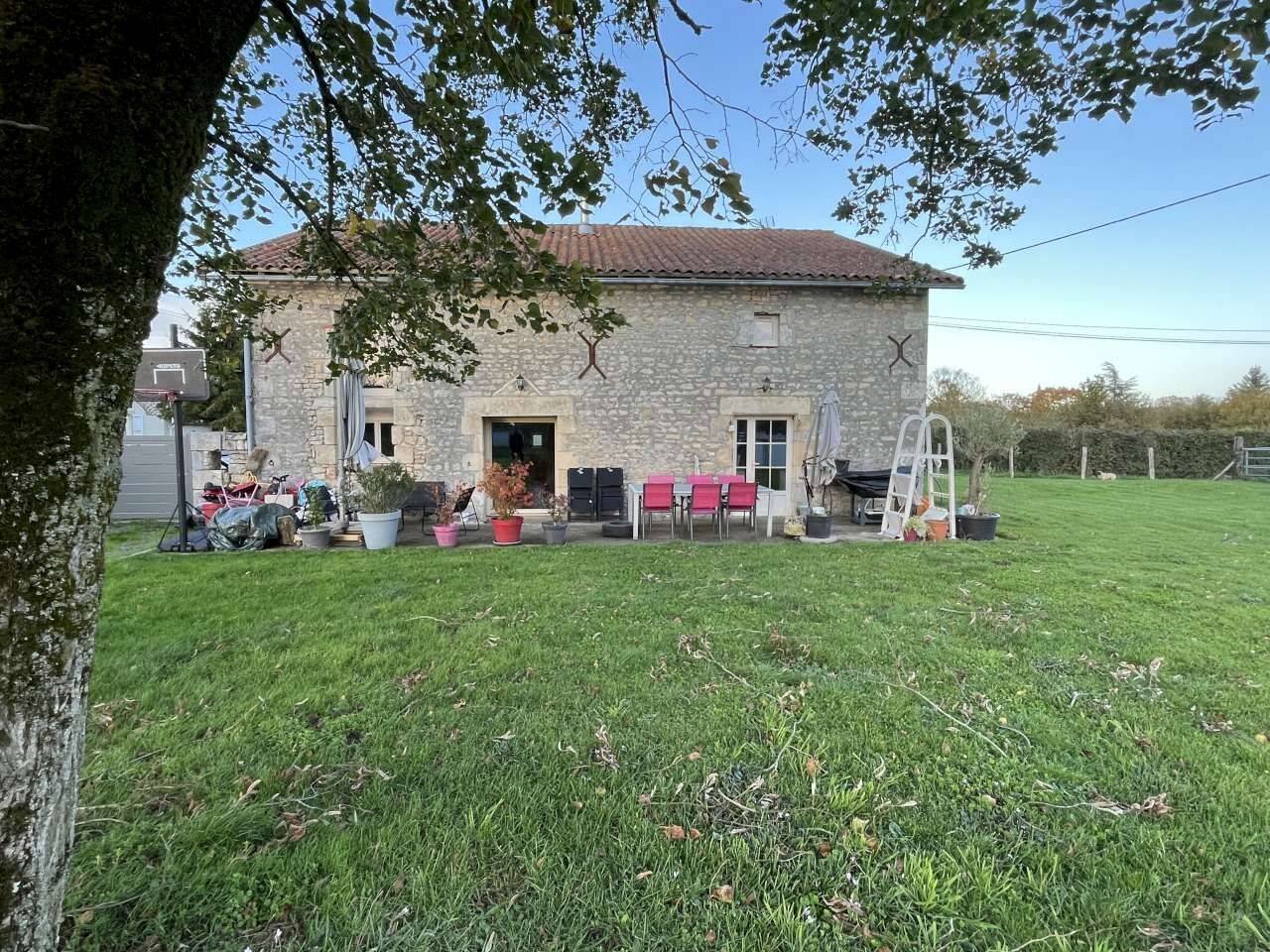 Maison à vendre, 208m², Usson-du-Poitou