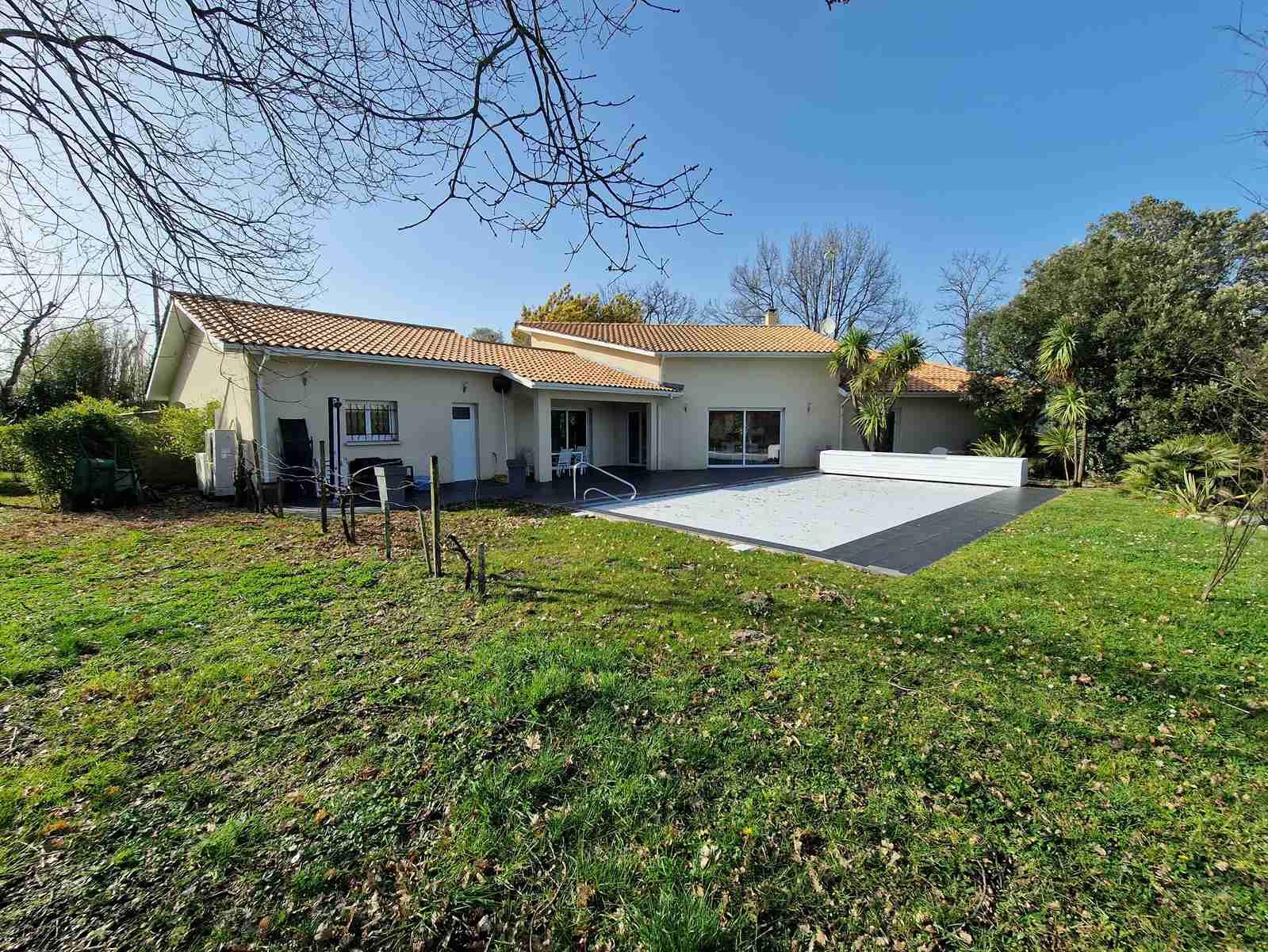 Maison à vendre, 246m², Plassac